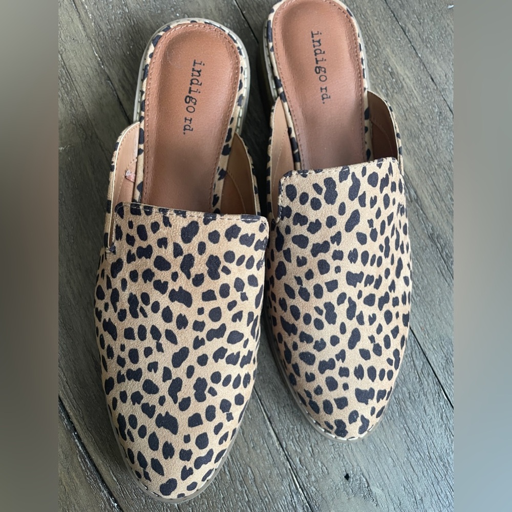 Slide cheetah print mules Indigo Girl NWOT
